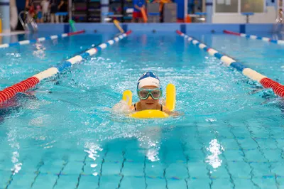 Szkoła Pływania Frajda. Nauka pływania. Zajęcia dla niemowląt, dzieci i dorosłych